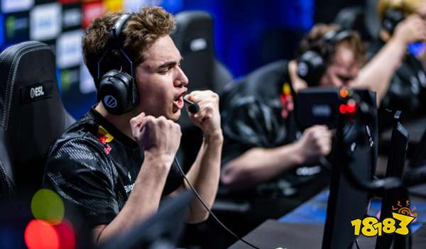 无畏契约全球赛事体系解析：大师赛双败淘汰制、挑战者赛晋级机制与全球冠军赛积分排名，探析电竞赛事商业化发展