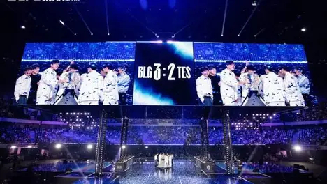 BFX团战决策解析：远古巨龙决胜关键，经济差距下的分带战术博弈